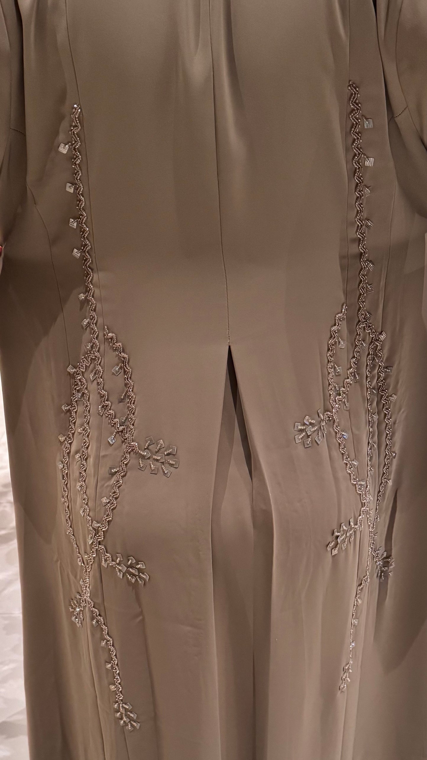 Adila abaya
